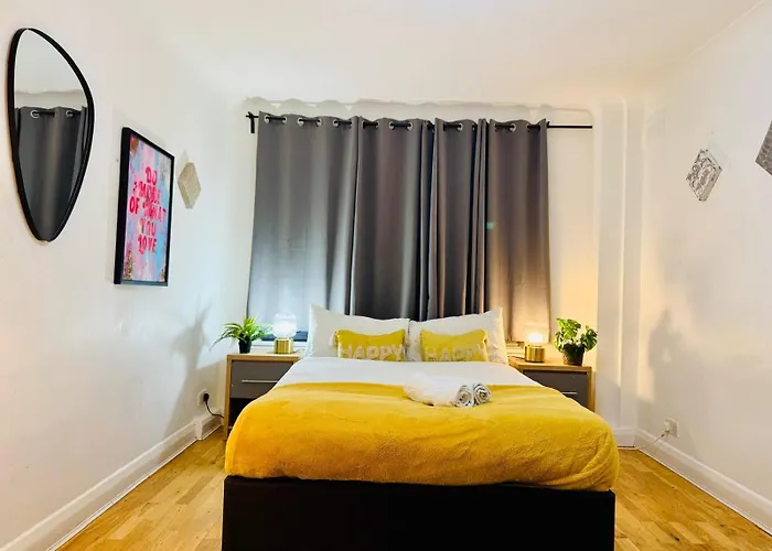 2 Bedroom Flat Hyde Park