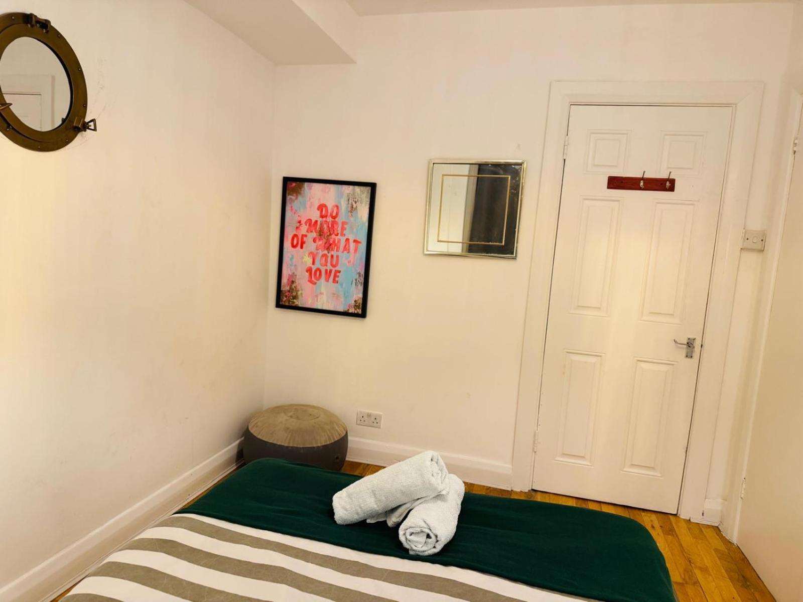 2 Bedroom Flat Hyde Park Londra