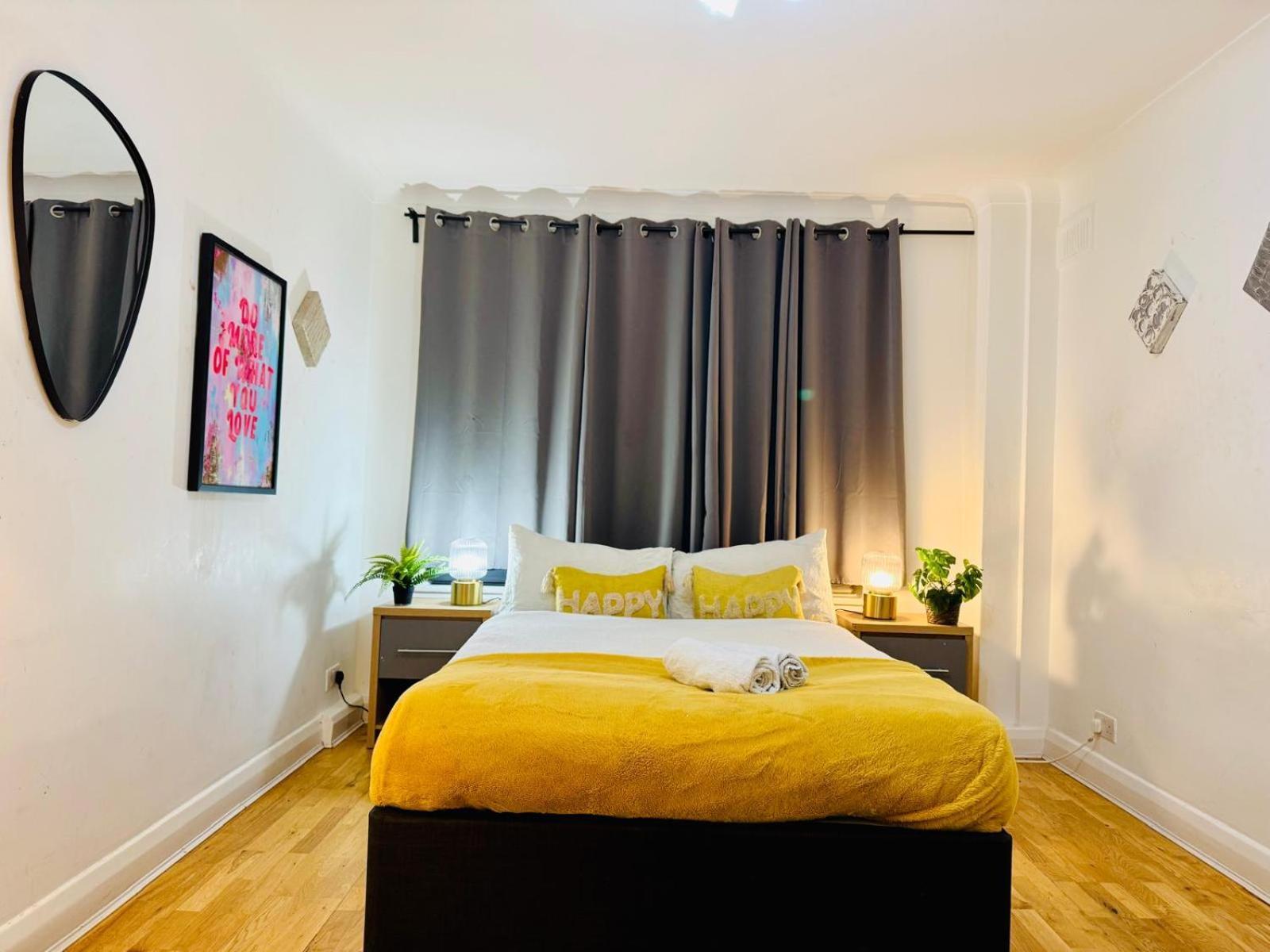 2 Bedroom Flat Hyde Park Londra